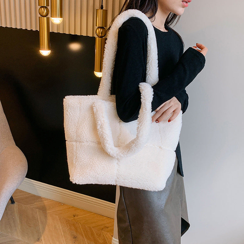 FIONA - Fluffy Tote Bag