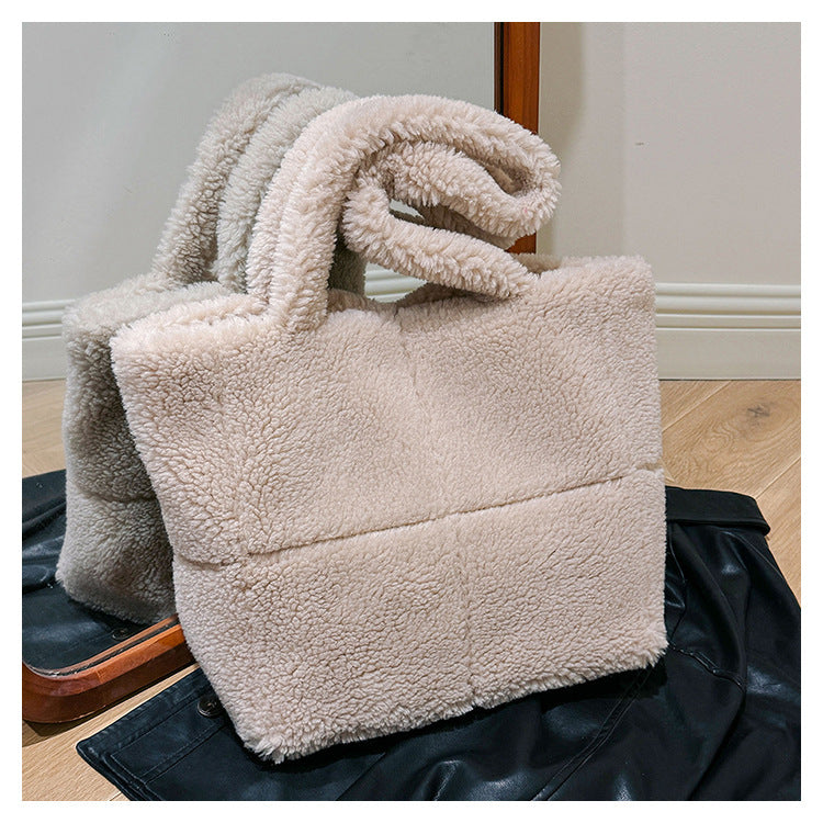 FIONA - Fluffy Tote Bag